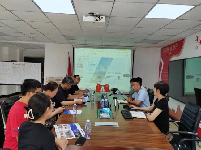 遼寧省測繪地理信息學(xué)會理事長楊國范、秘書長高振東一行到公司參觀指導(dǎo)